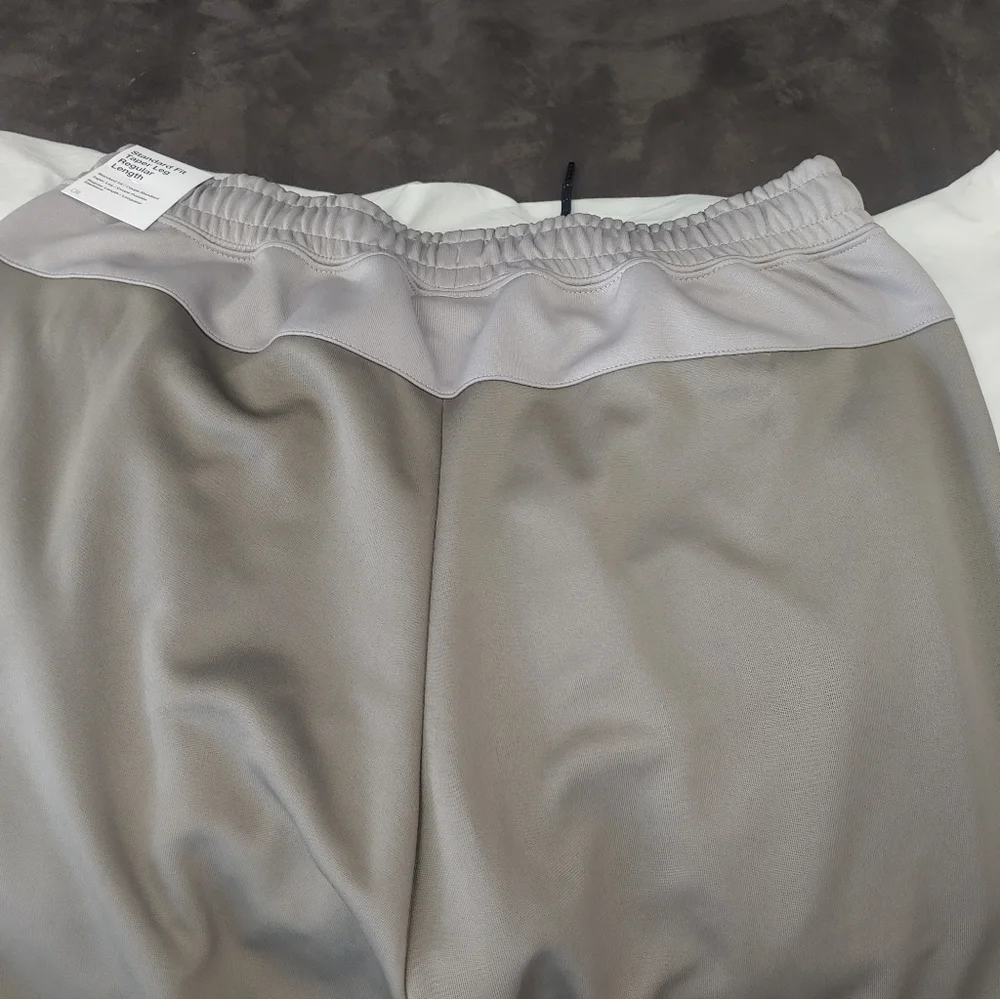 Nike Air Max Joggers Sweatpants Olive Grey Men's BNWT - Picture 14 of 16